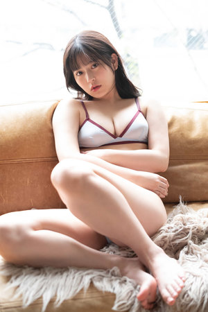 鞠婧祎第一次好紧好爽小说
