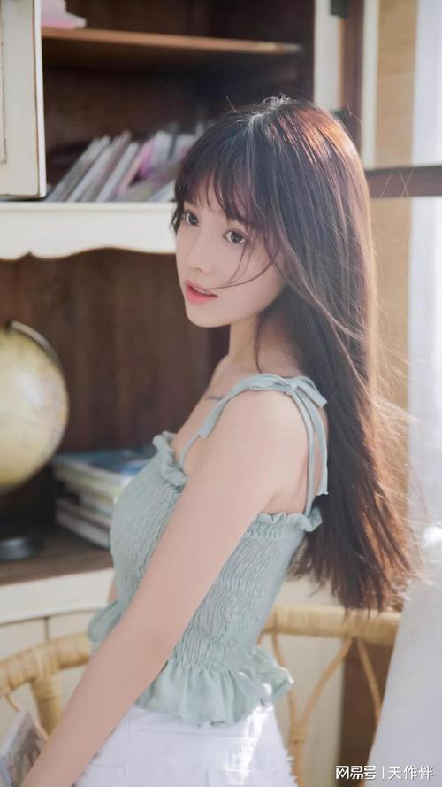 女生扒开尿口让男生捅爽