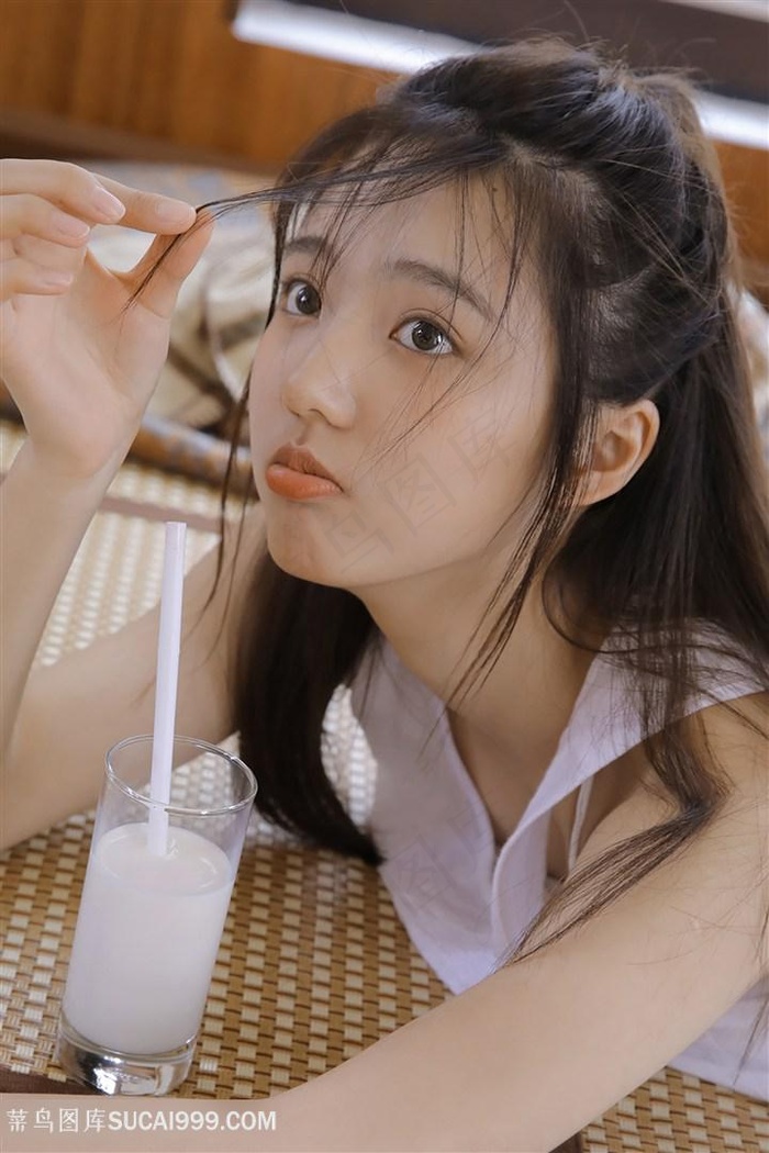 女生被舔底下视频