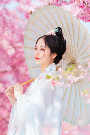 偷窥大众女浴池洗澡79酮体
